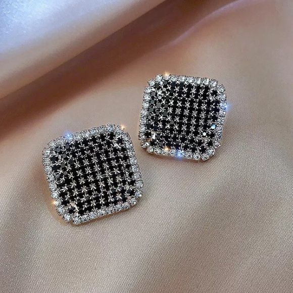 Gorgeous Black Rhinestone Earrings - Picture 4 of 6